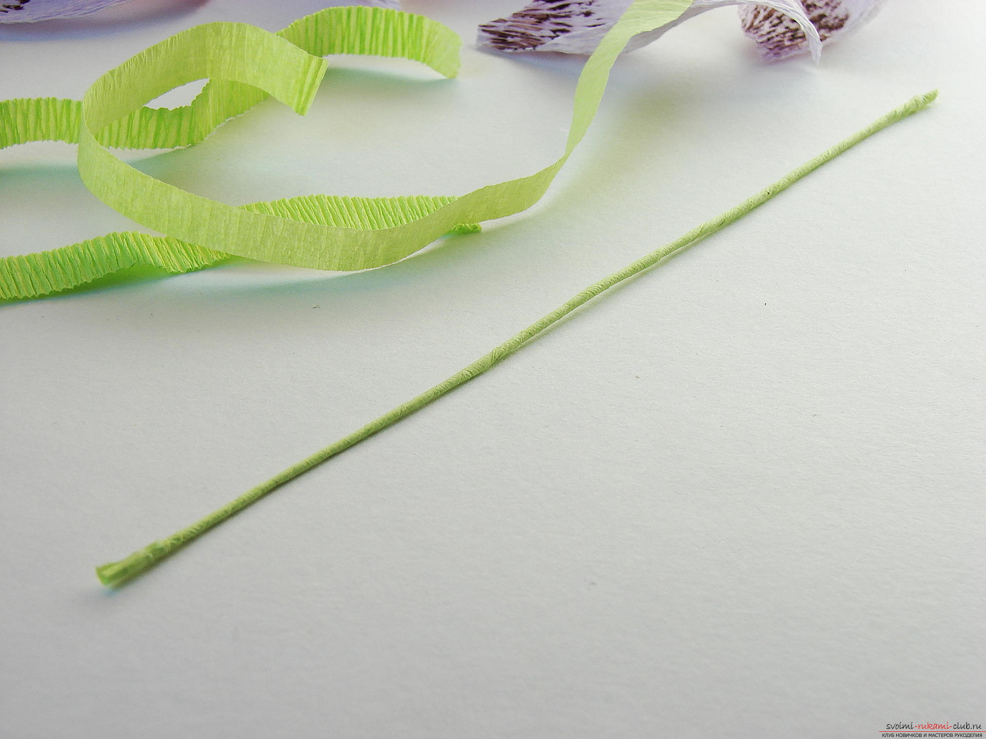Мастер-класс научит как сделать гофрированные цветы своими руками – лилии из гофрированной бумаги.. Фото №14